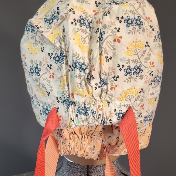 2 Floral Peach and Cream Women's Surical Scrub Caps - Picture 5 of 7